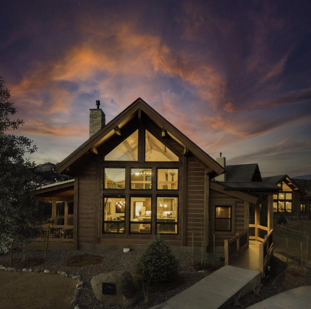 Chic Retreat Indoor Outdoor Fireplace, Private Jacuzzi, Great Location! Estes Park Rum bild